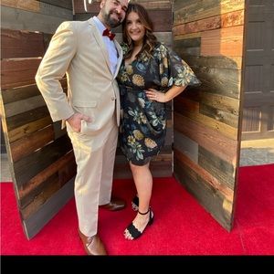 Super chic floral dress! Perfect for wedding guest.